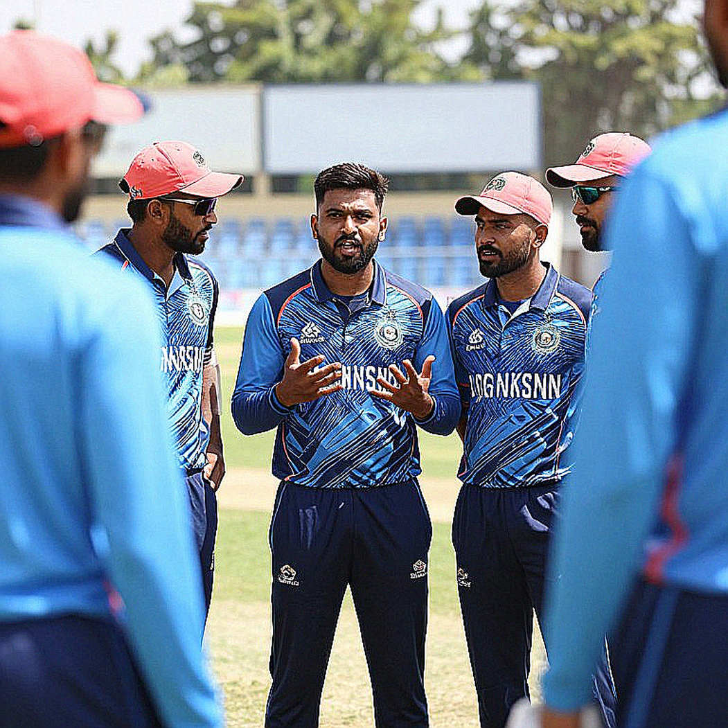 অমিত মিশ্রা ও দিল্লির স্পিন-বাজি: ডাগআউটে যে হিসাবটা কেউ মিলাচ্ছে না